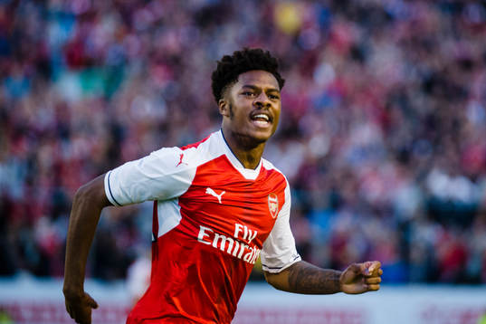Arsenals Chuba Akpom jublar