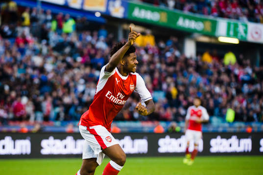 Arsenals Chuba Akpom jublar