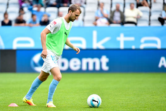 Malmö FFs Magnus Wolff Eikrem värmer upp
