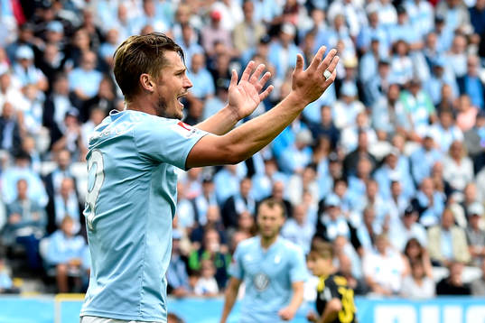 Malmö FFs Markus Rosenberg protesterar