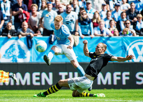 s Per Karlsson, slår in 2-0
