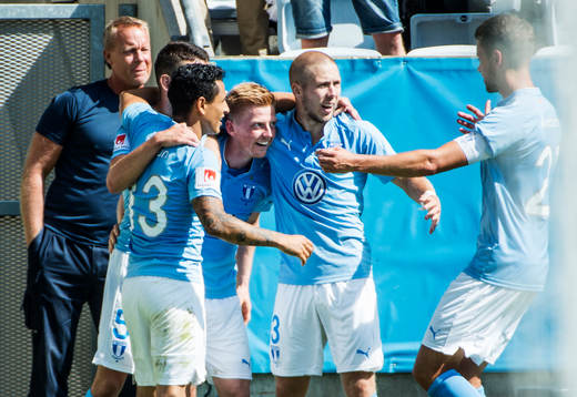 Malmö FFs Anders Christiansen jublar med Yoshimar Yotún,