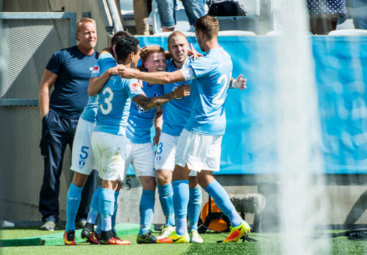 Malmö FFs Anders Christiansen jublar med Yoshimar Yotún,