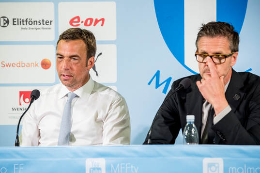 s tränare Rikard Norling håller presskonferens