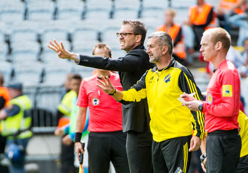 s tränare Rikard Norling skriker