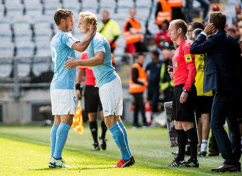 Malmö FFs Markus Rosenberg kramar om Franz Brorsson när