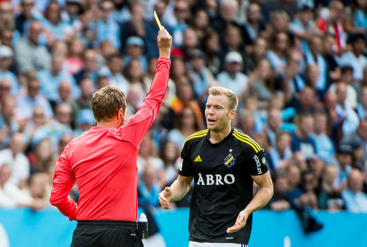 s Per Karlsson gult kort