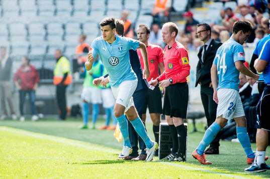 Malmö FFs Alexander Jeremejeff kommer in och ut byts Vidar