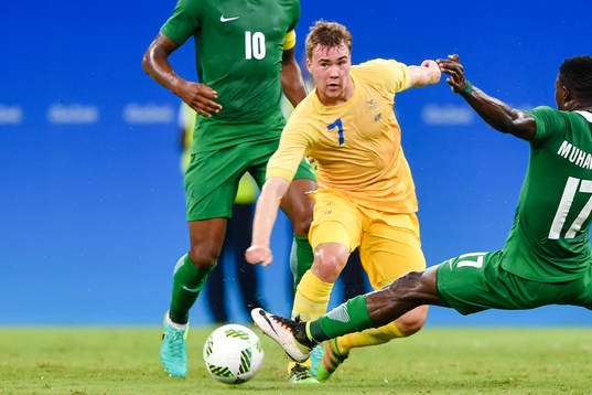 Sveriges Simon Tibbling och Nigerias Usman Muhammed