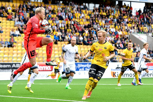 Häckens målvakt Peter Abrahamsson och Elfsborgs Simon