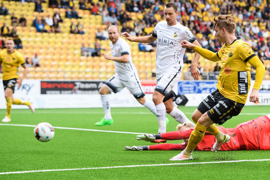 Elfsborgs Simon Hedlund gör 1-0
