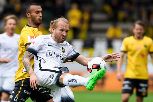 Häckens Emil Wahlström och Elfsborgs Issam Jebali