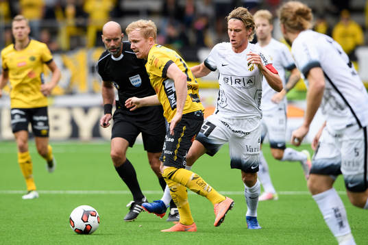 Elfsborgs Simon Lundevall och Häckens Rasmus Schuller