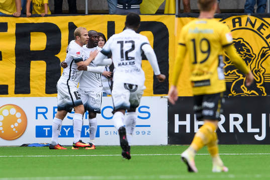 Häckens John Owoeri jublar