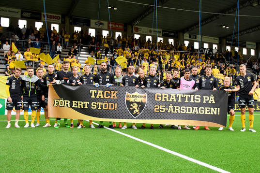 Elfsborgs spelare hyllar supporterklubben Guliganerna på