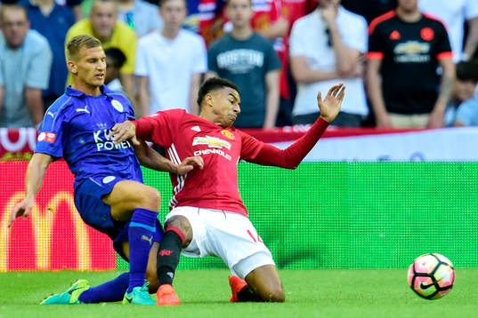 Leicester Citys Marc Albrighton och Manchester Uniteds