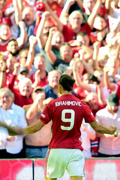 Manchester Uniteds Zlatan Ibrahimovic jublar