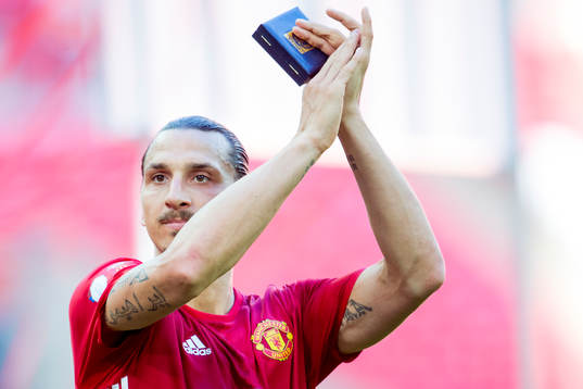 Manchester Uniteds Zlatan Ibrahimovic tackar publiken