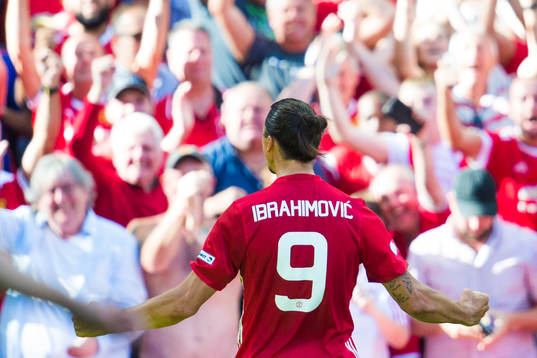 Manchester Uniteds Zlatan Ibrahimovic jublar