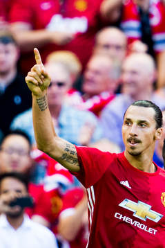 Manchester Uniteds Zlatan Ibrahimovic jublar
