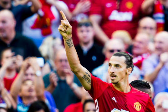 Manchester Uniteds Zlatan Ibrahimovic jublar