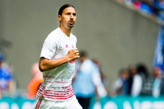 Manchester Uniteds Zlatan Ibrahimovic kommer ut till