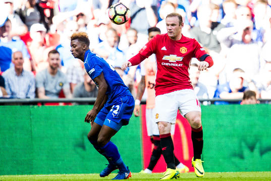 Leicester Citys Demarai Gray och Manchester Uniteds Wayne