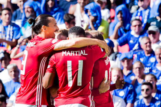 Manchester Uniteds Jesse Lingard firar han gjort 1-1 med