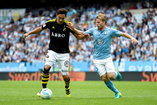 s Stefan Ishizaki och Malmö FFs Oscar Lewicki