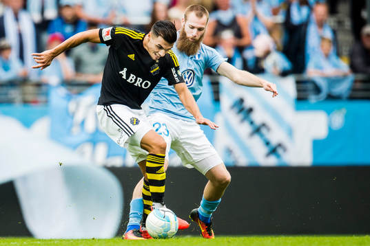 s Ahmed Yasin och Malmö FFs Jo Inge Berget i duell