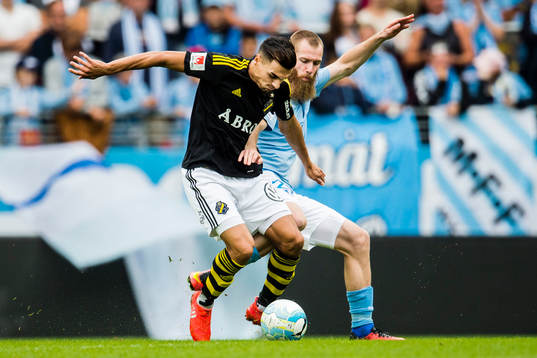 s Ahmed Yasin och Malmö FFs Jo Inge Berget i duell