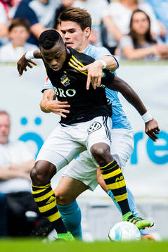s Patrick Kpozo och Malmö FFs Vidar Örn Kjartansson i