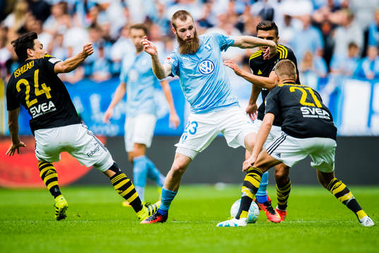 s Stefan Ishizaki (v) och Daniel Sundgren (h) försöker