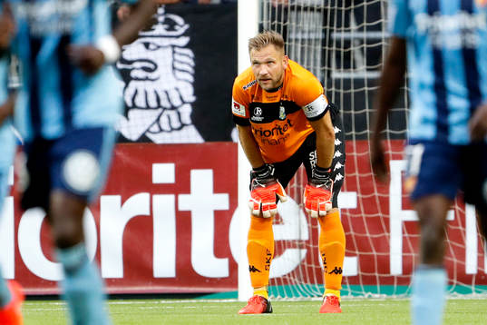 IFK Göteborgs målvakt John Alvbåge deppar