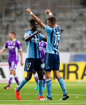 Michael Olunga och Mathias Ranegie jublar