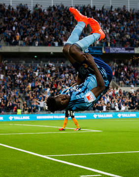 Djurgårdens Michael Olunga jublar med en volt
