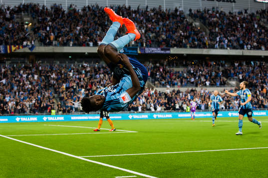 Djurgårdens Michael Olunga jublar med en volt