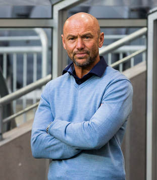 Djurgårdens tränare Mark Dempsey innan fotbollsmatchen i