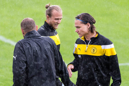 Frejs Filip Almström-Tähti före fotbollsmatchen i