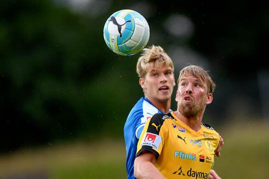 Frejs Joakim Runnemo och Halmstads Marcus Mathisen
