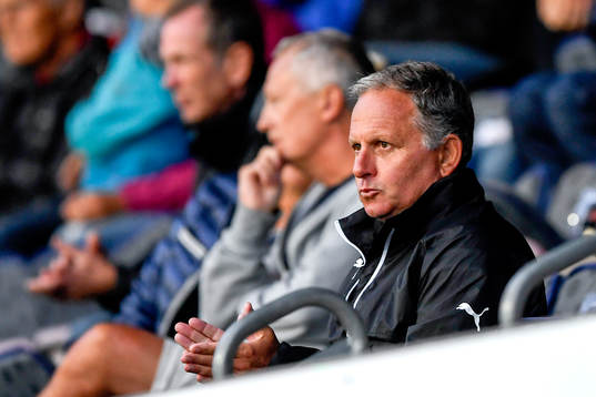 Halmstads tränare Jan Jönsson uppvisad på läktaren