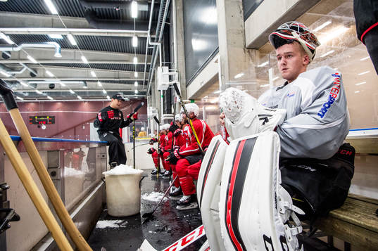 Målvakten Tim Hultstrand i båset