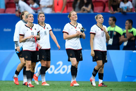 Tysklands Anja Mittag, Melanie Leupolz, Malinie Behringer