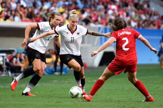 Tysklands Josephine Henning och Anja Mittag i