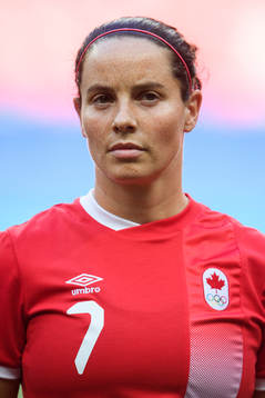 Kanadas Rhian Wilkinson vid lineup innan fotbollsmatchen