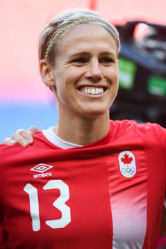 Kanadas Sophie Schmidt vid lineup innan fotbollsmatchen