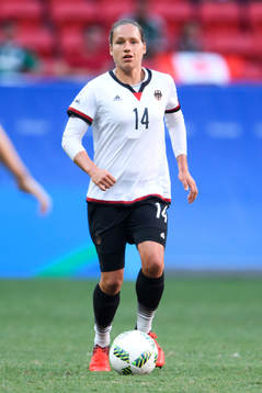 Tysklands Babett Peter i fotbollsmatchen mellan Tyskland