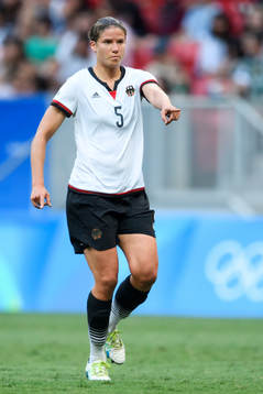 Tysklands Annike Krahn i fotbollsmatchen mellan Tyskland