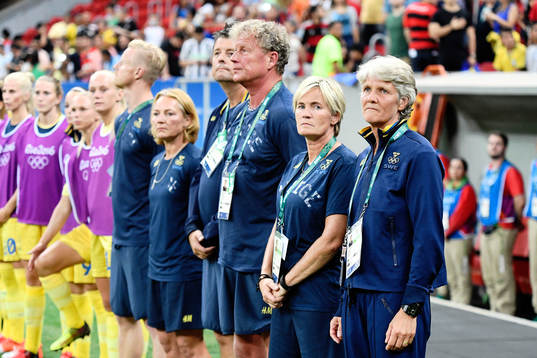 Sveriges förbundskapten Pia Sundhage och assisterande