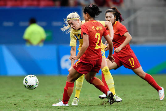 Sveriges Olivia Schough och Kinas Shanshan Liu i